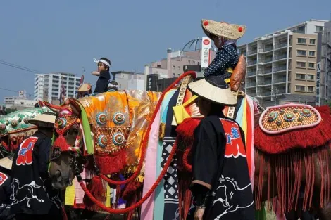 Le festival Chagu chagu umako dans la préfecture d'Iwate au Japon