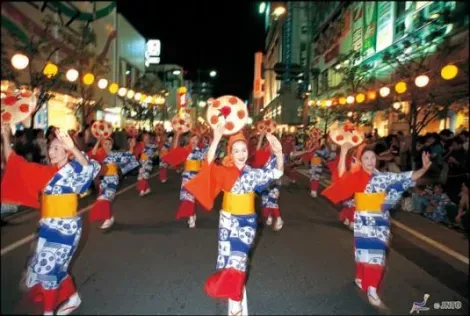 El festival Hanagasa en Yamagata (prefectura de Yamagata).