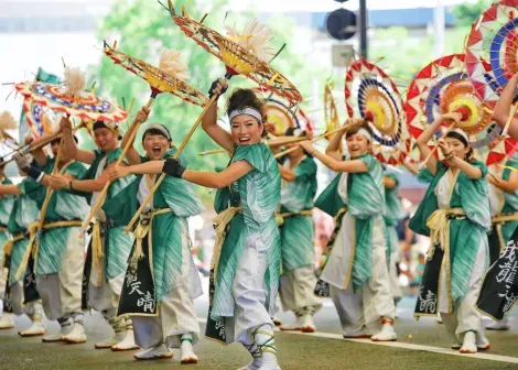 El festival de las sombrillas Shan shan matsuri.