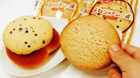 L'une des variantes du Melon pan consiste à ne garder que l'enveloppe croustillante : il devient alors le Melon pan no kawa.