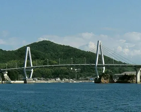 Le grand pont de Yuge, sur l'archipel de Kamijima