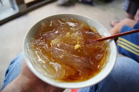 Tokoroten, les nouilles à base de gelée d'agar-agar 