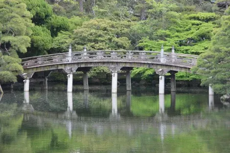 Pont dans les jardin du palais impérial de Kyoto