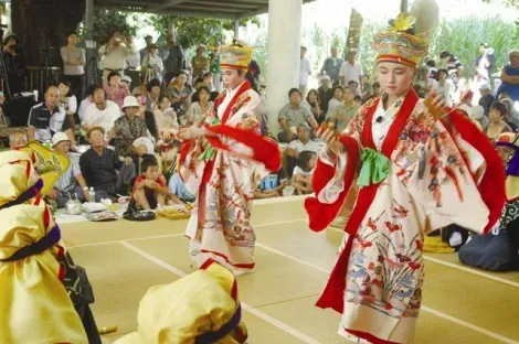 Le festival de danse Hachigatsu odori, sur l'île de Tarama