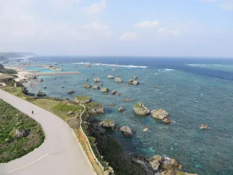 Les routes de l'ile de Miyako sont bordées par l'océan