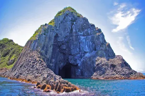 Keya no Ôto, le grand rocher sculpté par la nature et l'entrée de la grotte marine