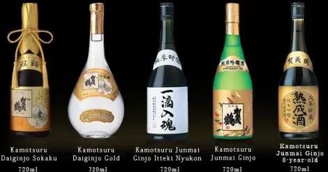 Algunos de los sake más famosos de la destilería Kamotsuru.