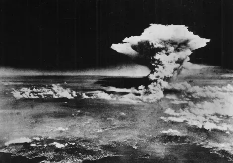 Le nuage atomique au-dessus d'Hiroshima, le 6 août 1945