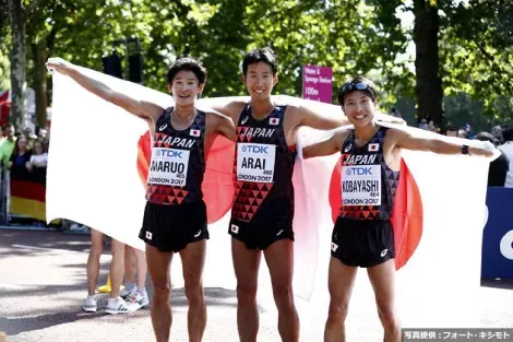 Japanese runners Arai (silver medal), Kobayashi (bronze medal) and Maruo (fifth) at the track and field world championships in August 2017 in London