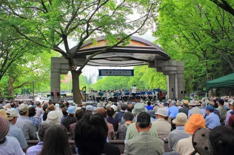 La tradition des concerts en plein air au parc Hibiya perdure depuis plus d'un siècle