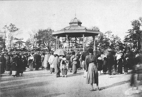 Le kiosque à musique du parc Hibiya en 1909 