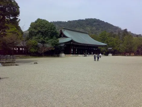 Le sanctuaire Kashihara Jingû, au pied du mont Unebi