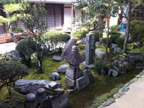 La cour de l'Asuka-dera