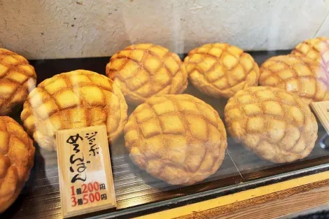 La vitrine de la boulangerie Asakusa Kagetsudo