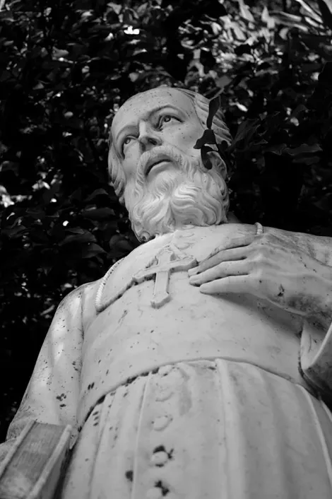 Statue du jésuite français Bernard Petitjean