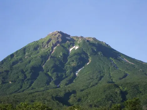 Le volcan Yakeyama est encore actif.
