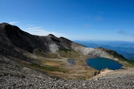 Le lac du cratère au mont Norikura