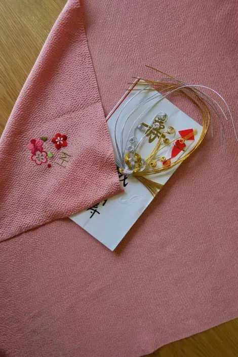 enveloppe Shûgi-bukuro avec un beau mizuhiki