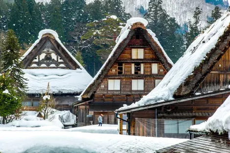 Le village de Shirakawago sous la neige