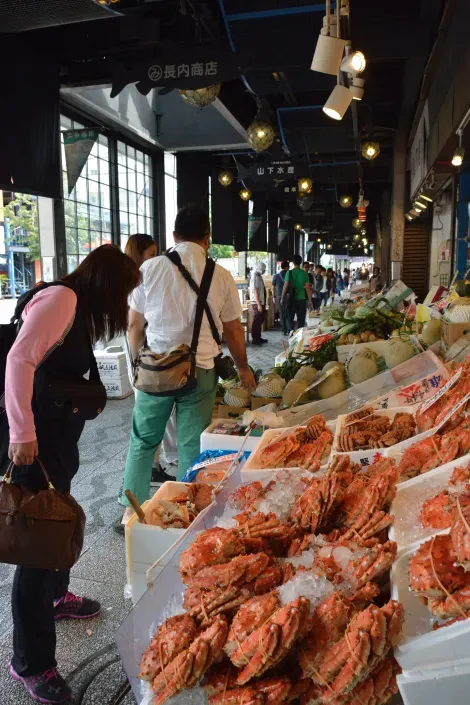 Choix de crabes sur le marché de Nijô