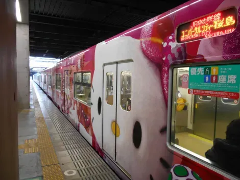 Un train Hello Kitty pour aller à USJ en 2015