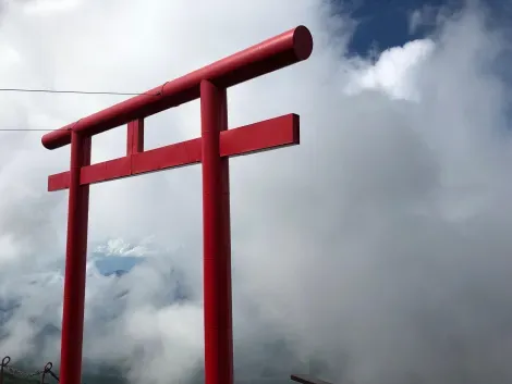 Le torii au niveau des nuages