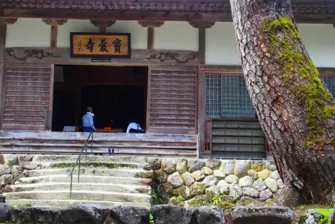 Le bâtiment principal du temple Hokyoji