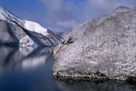Le lac Kuzuryu en hiver
