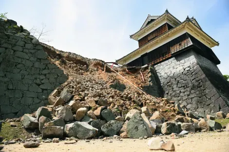 Le château de Kumamoto en ruine suite au séisme de 2016