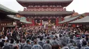 Todos los años las multitudes se reúnen en el templo Sensôju de Asakusa.