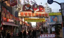 Jidori es una calle peatonal de casi un kilómetro y está llena de tiendas y negocios.