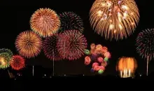 Ogni anno, l&#39;ultimo fine settimana di luglio, si erge il gigantesco fuochi d&#39;artificio celebrazione Sumida.