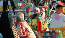 Colorido desfile durante el festival de Kangensai.