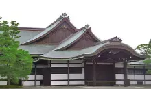 Il ne subsiste que deux maisons de thé, Seika-tei et Yushin-tei,de l'ancienne résidence de repose de l'empereur dans le palais impérial de Kyoto.