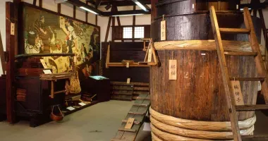 Cava de la fábrica de sake Gekkeikan.