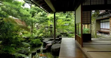 El hermoso jardín de la residenza Nomura.