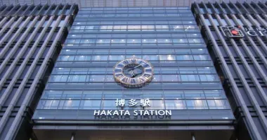 Reloj en la entrada de la estación de Hakata.