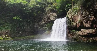 Una de las cascadas del los desfiladeros de Sandankyo.