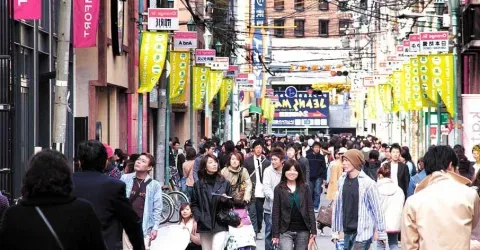 La calle Tachibana Dori en plena actividad.