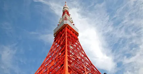 Avec son rouge éclatant et son allure de tour Eiffel, la tour de Tokyo est l'un des symboles de la capitale nippone Avec son rouge éclatant et son allure de tour Eiffel, la tour de Tokyo est l'un des symboles de la capitale nippone