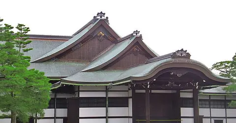 Il ne subsiste que deux maisons de thé, Seika-tei et Yushin-tei,de l'ancienne résidence de repose de l'empereur dans le palais impérial de Kyoto.