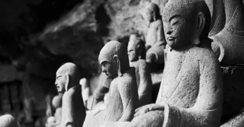Les 1553 statues de bouddha vous accompagnent lors de votre excursion au mont Nokogiri