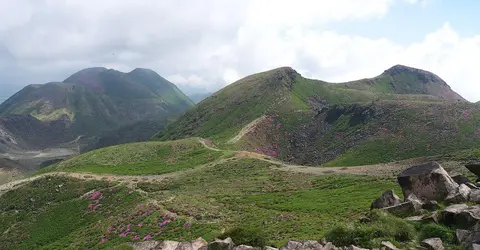 Les monts Naka et Mimata dans les Kuju, préfecture d'Oita.