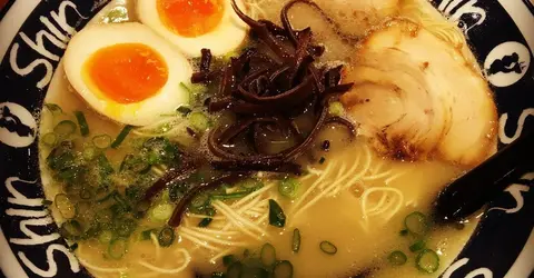 Des ramen dans la pure tradition d'Hakata ! Des ramen dans la pure tradition d'Hakata !