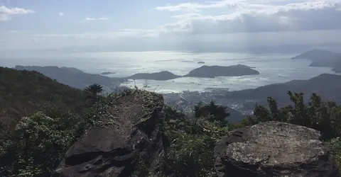 Au sommet du téléphérique des gorges de Kankakei Au sommet du téléphérique des gorges de Kankakei