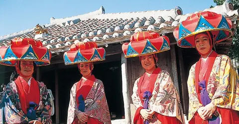 Costumes traditionnels d'Okinawa