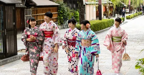 Jeunes filles en yukata Jeunes filles en yukata