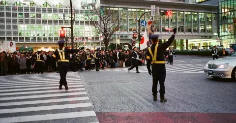 Manifestation pour le jour de fondation de l'État à Shibuya