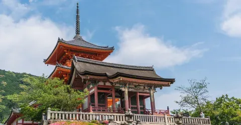 Le complexe de temples et sanctuaires du Kiyomizu-dera est accessible à tous