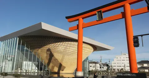 Le centre et son torii